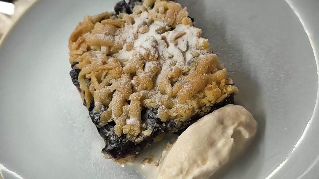 Blueberry Crumble Cake