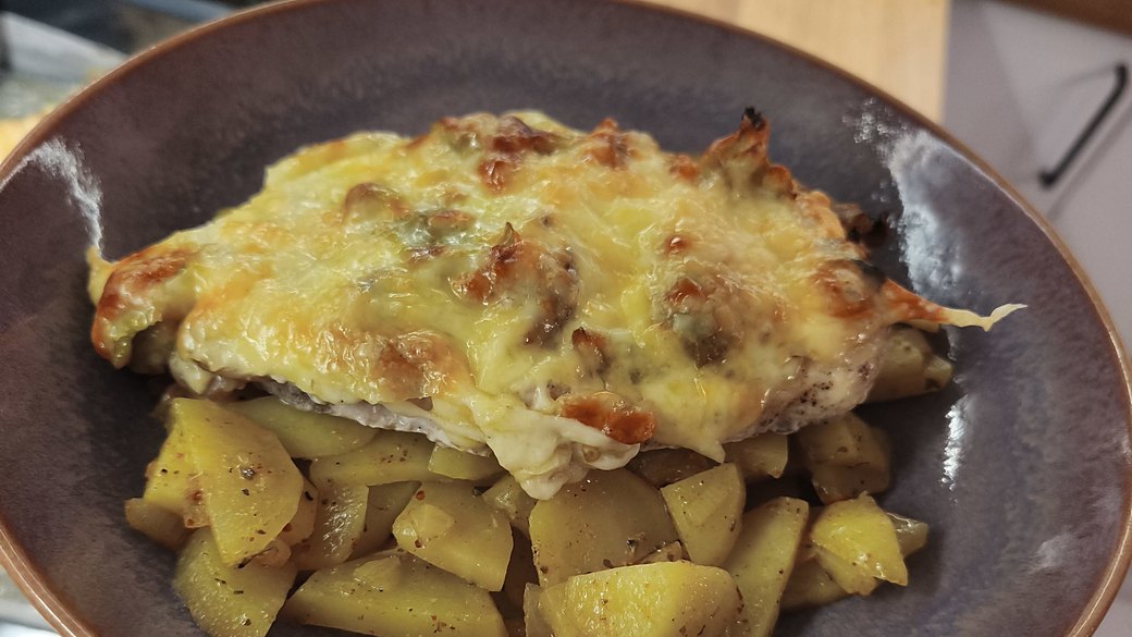 Cheesy Baked Chicken with Mushrooms